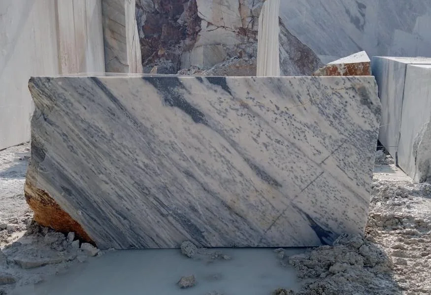 A raw marble block freshly extracted at the Ambaji quarry